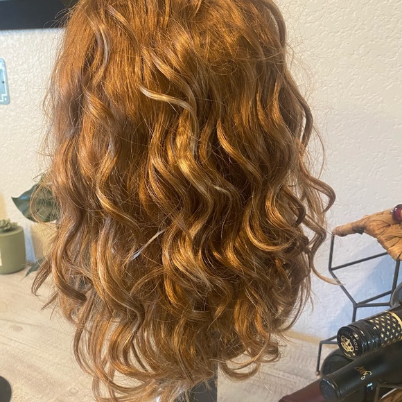 Model Model Synthetic Wig. TP 27/613 Rich Color Medium Wavy Curl Length. No Lace - Picture 8 of 11